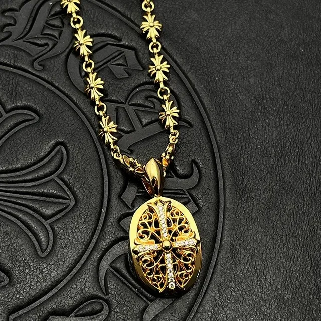 Collier pendentif en croix de filigrane cristal doré 3