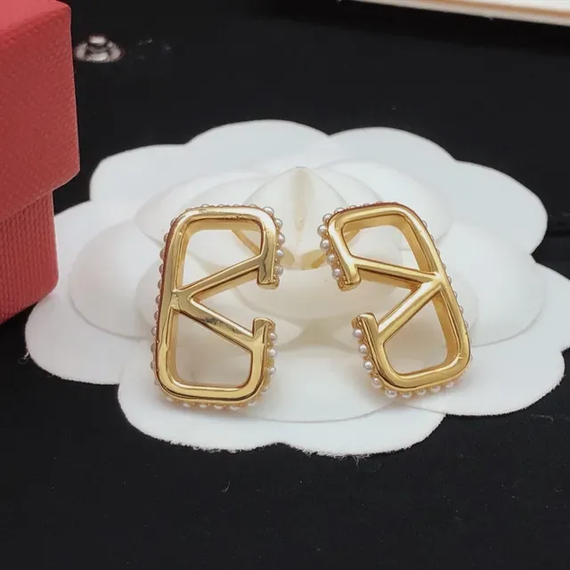 Gold-Tone Geometric Pearl-Trimmed Stud Earrings 4