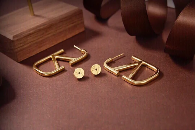Gold-Tone Geometric V Motif Open Hoop Earrings 8