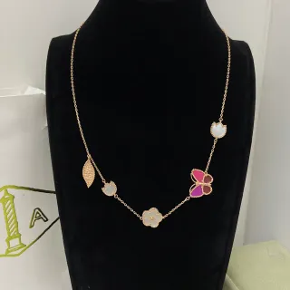 Collier à ton doré Multi-Pendant émaillé floral papillon