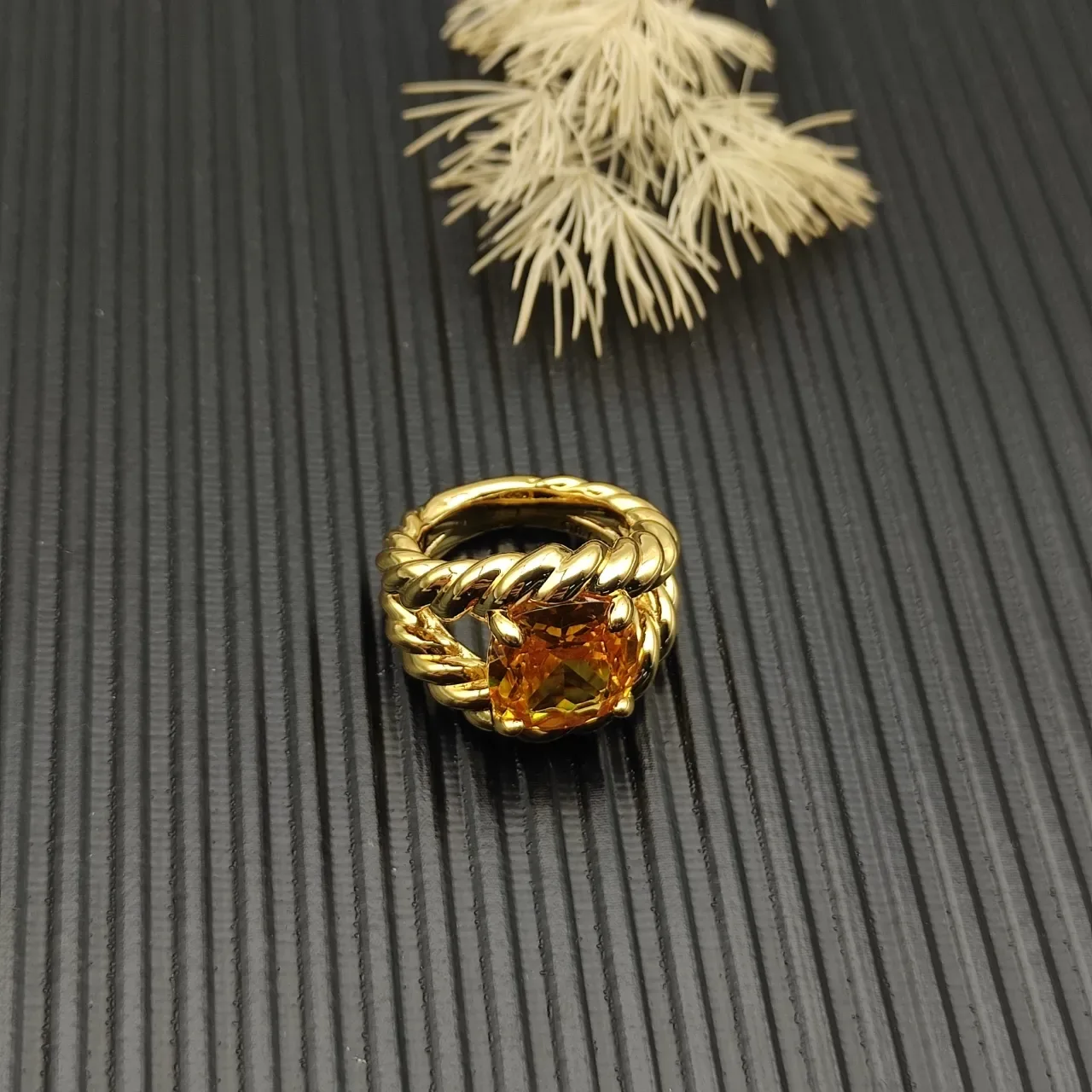 Gold-Tone Twisted Rope Band Cushion-Cut Amber Gemstone Ring 7