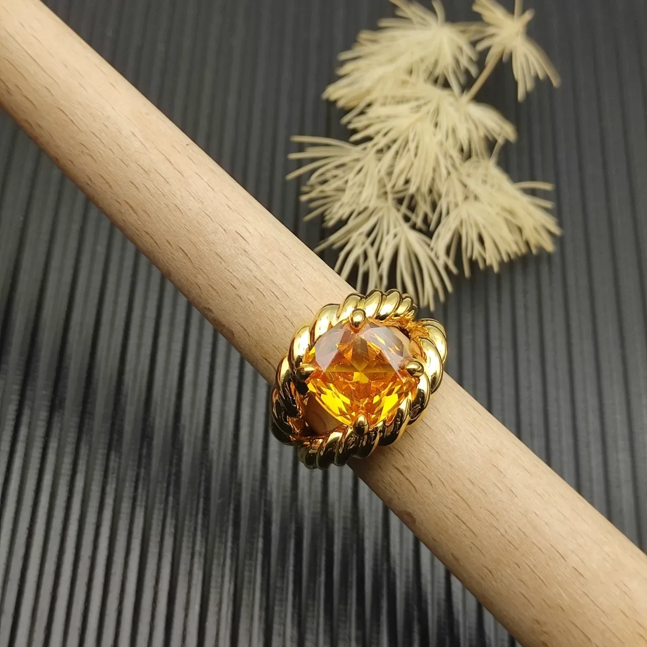 Gold-Tone Twisted Rope Band Cushion-Cut Amber Gemstone Ring 8