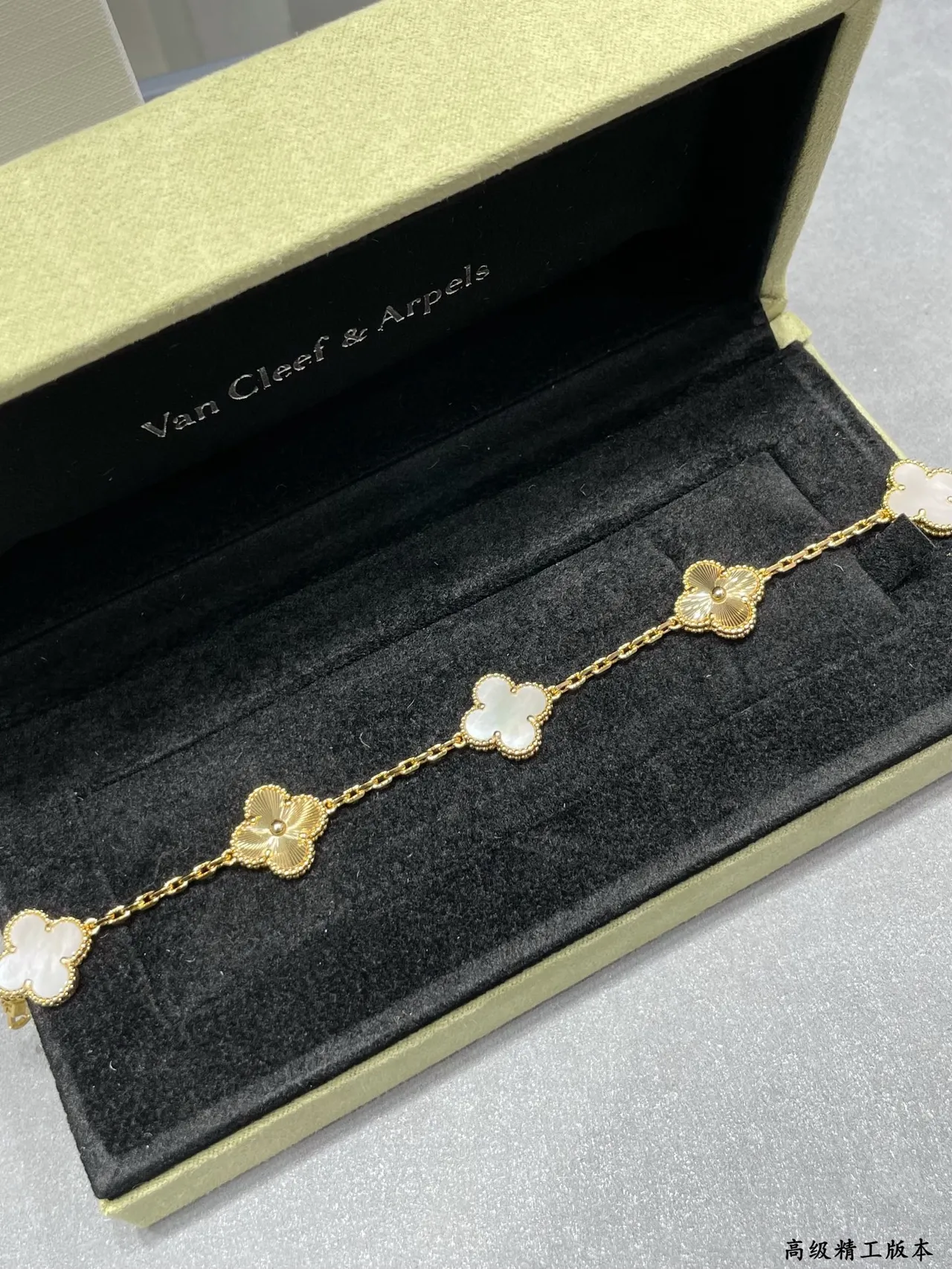 Gold White Chain Clover-Shaped Charms Bracelet 3