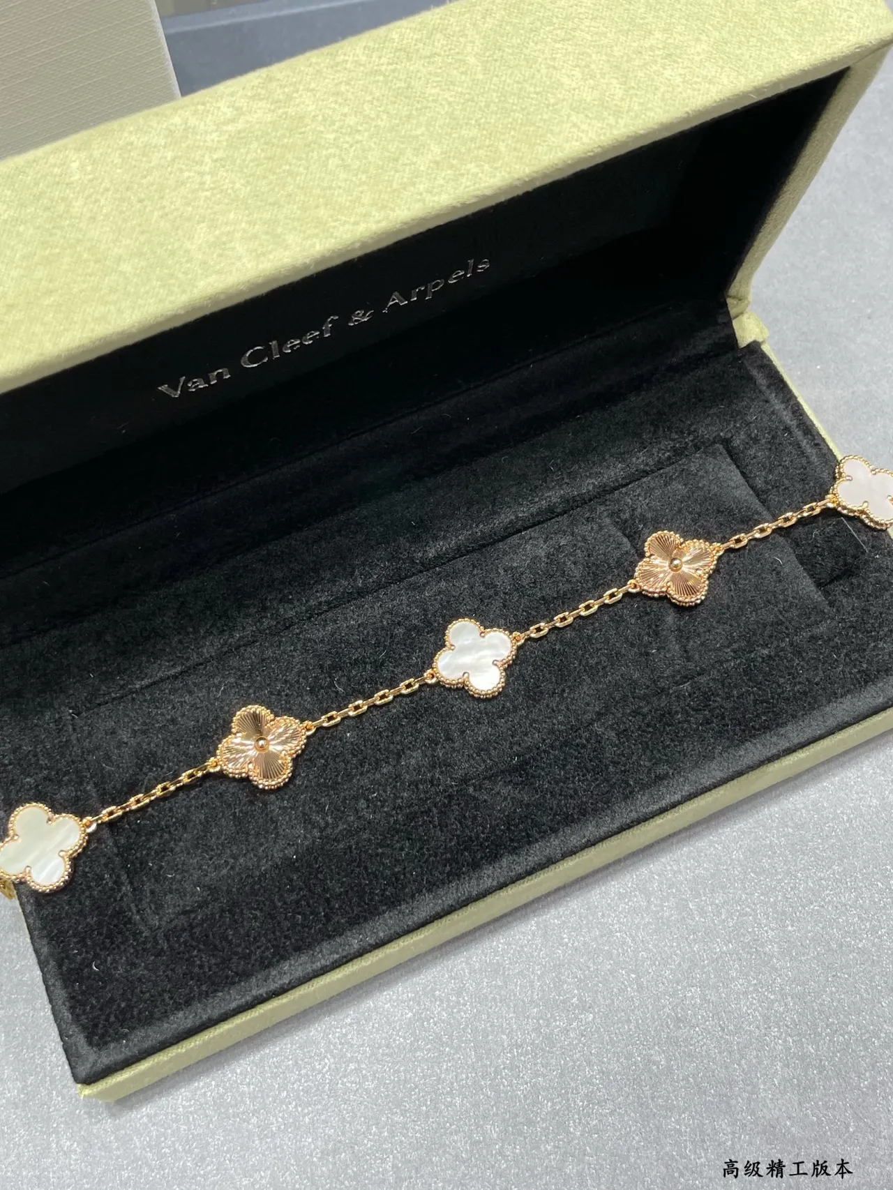 Gold White Chain Clover-Shaped Charms Bracelet 4