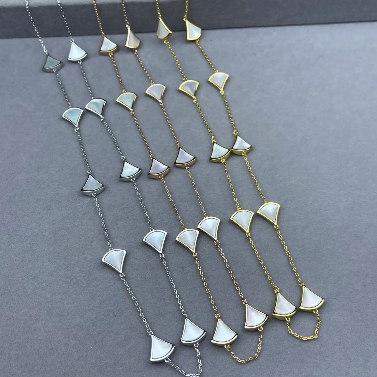 Gold White Chain Fan-Shaped Inlays Necklace 2