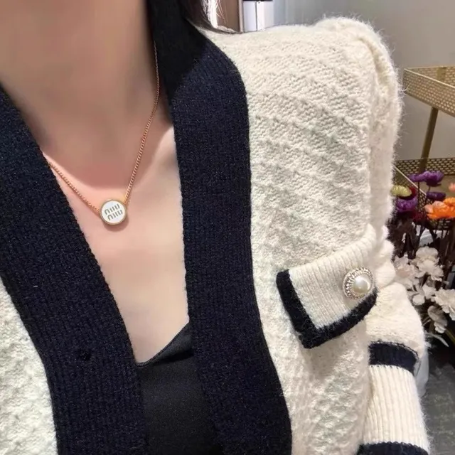 Gold White Curb Chain Circular Pendant Necklace 5