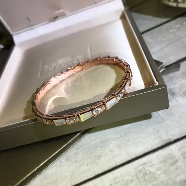 Gold White Geometric Link Rose Bracelet 2