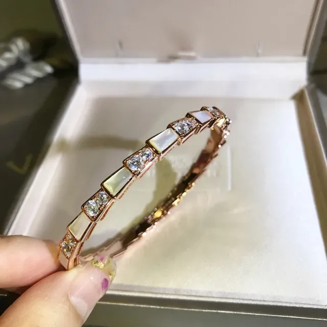 Gold White Geometric Link Rose Bracelet 4