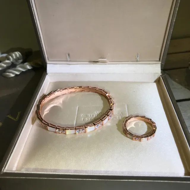 Gold White Geometric Link Rose Bracelet 6