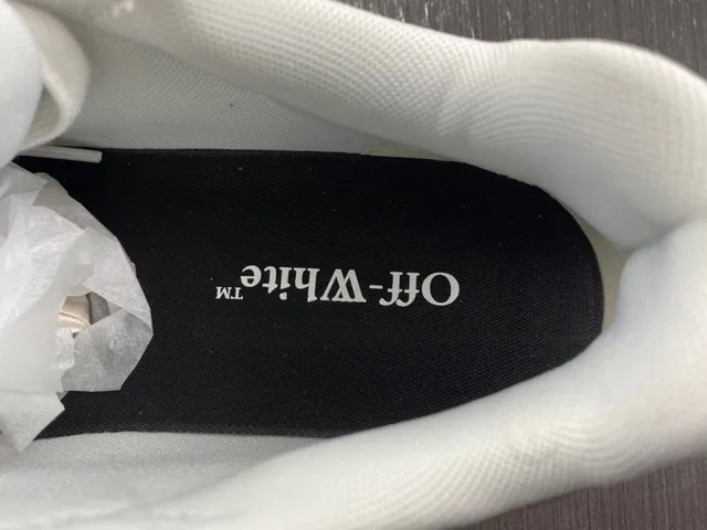Gray and Silver Arrow Logo Lifestyle Sneakers 7