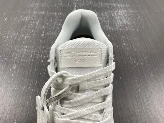 Gray and Silver Arrow Logo Lifestyle Sneakers 11