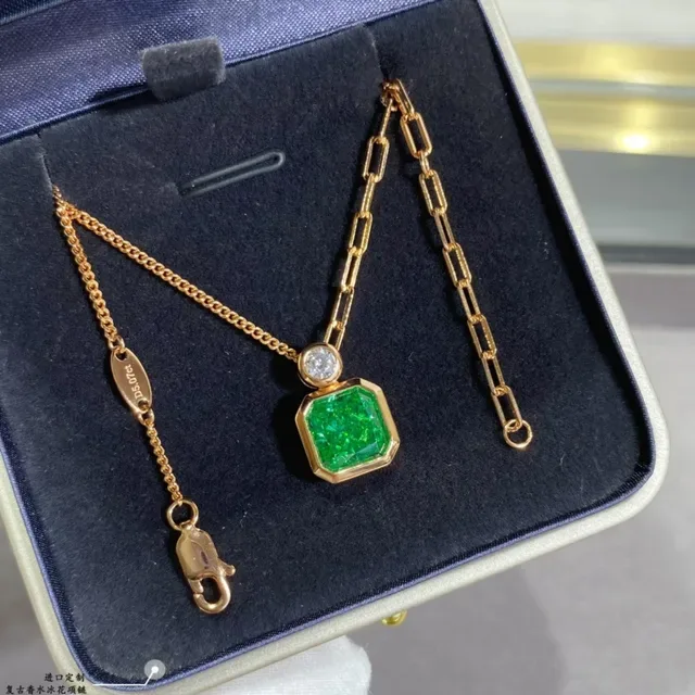 Green Gold Link Chain Emerald-Cut Gemstone Necklace 2