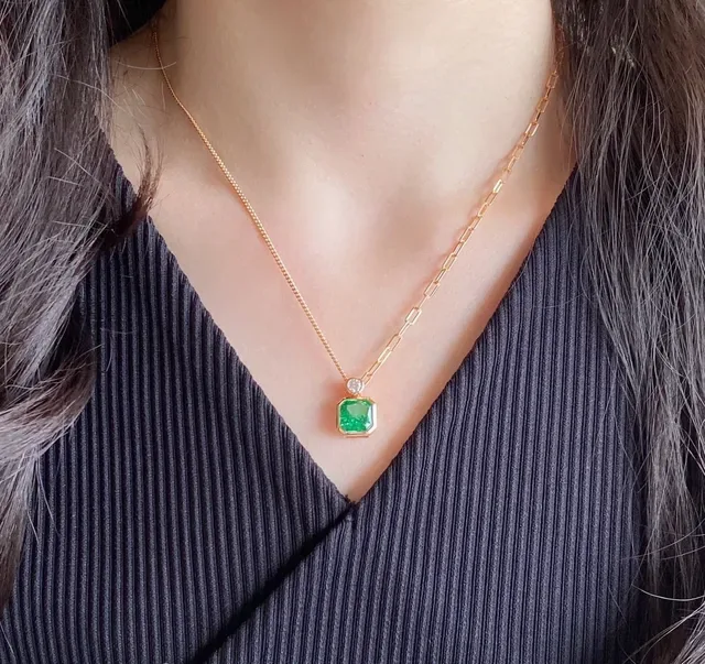 Green Gold Link Chain Emerald-Cut Gemstone Necklace 9