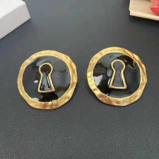 Hammered Gold-Tone Keyhole Motif Black Enamel Brooches