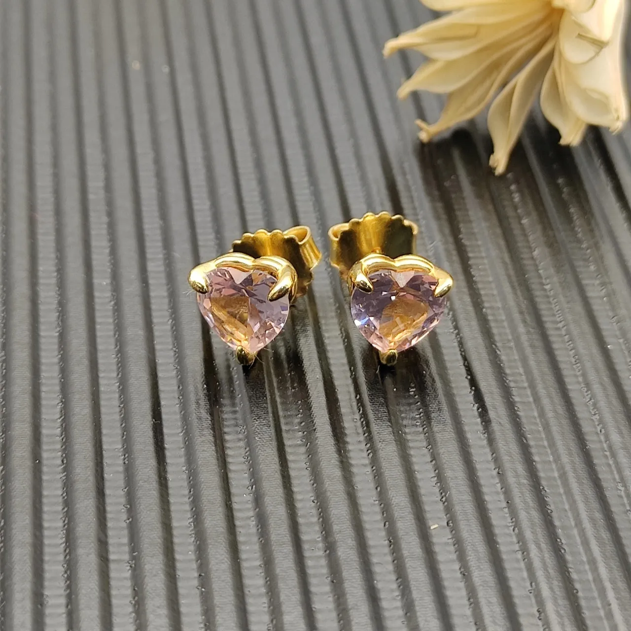 Heart-Shaped Faceted Pink Gemstone Stud Earrings 7