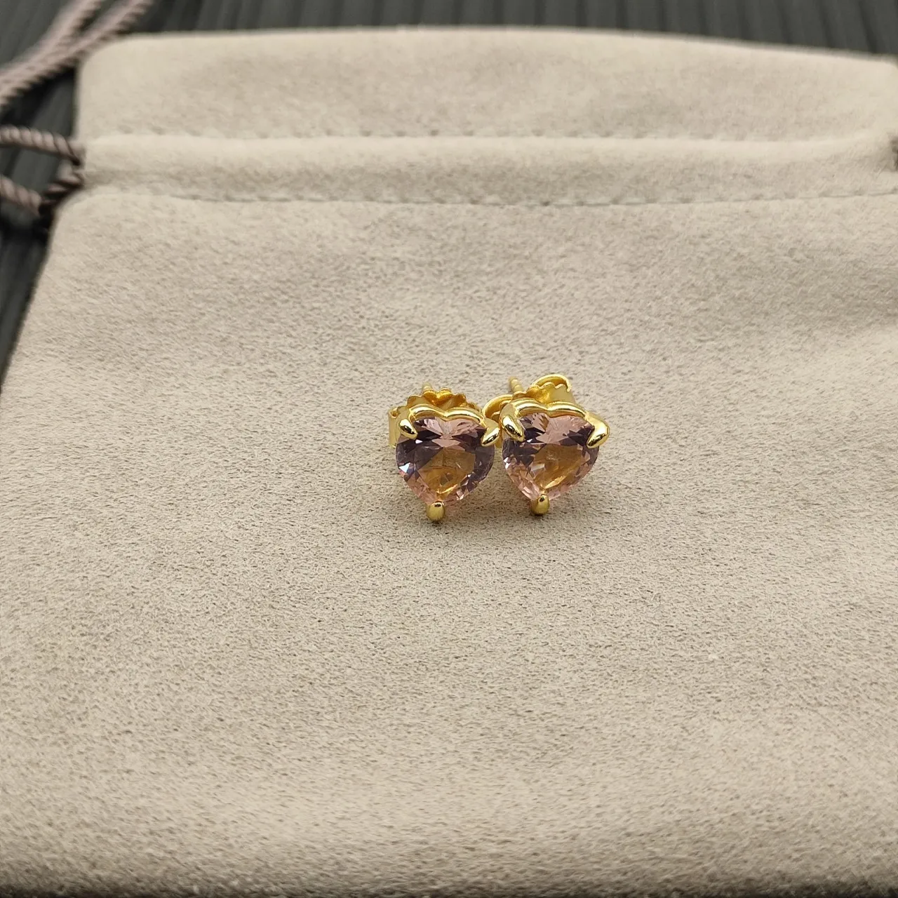 Heart-Shaped Faceted Pink Gemstone Stud Earrings 8