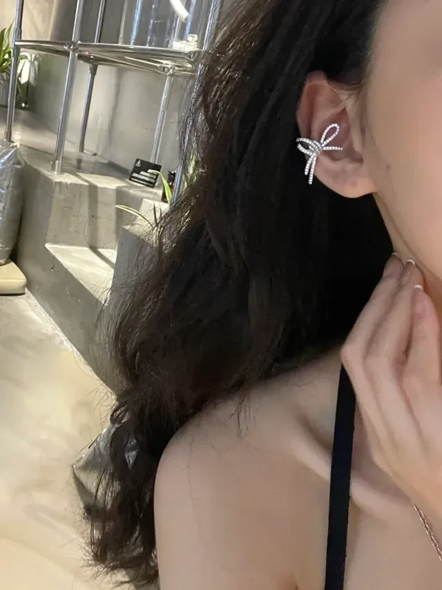 HEFANG Bow Pavé-Crystal Silver-Tone Earring 3