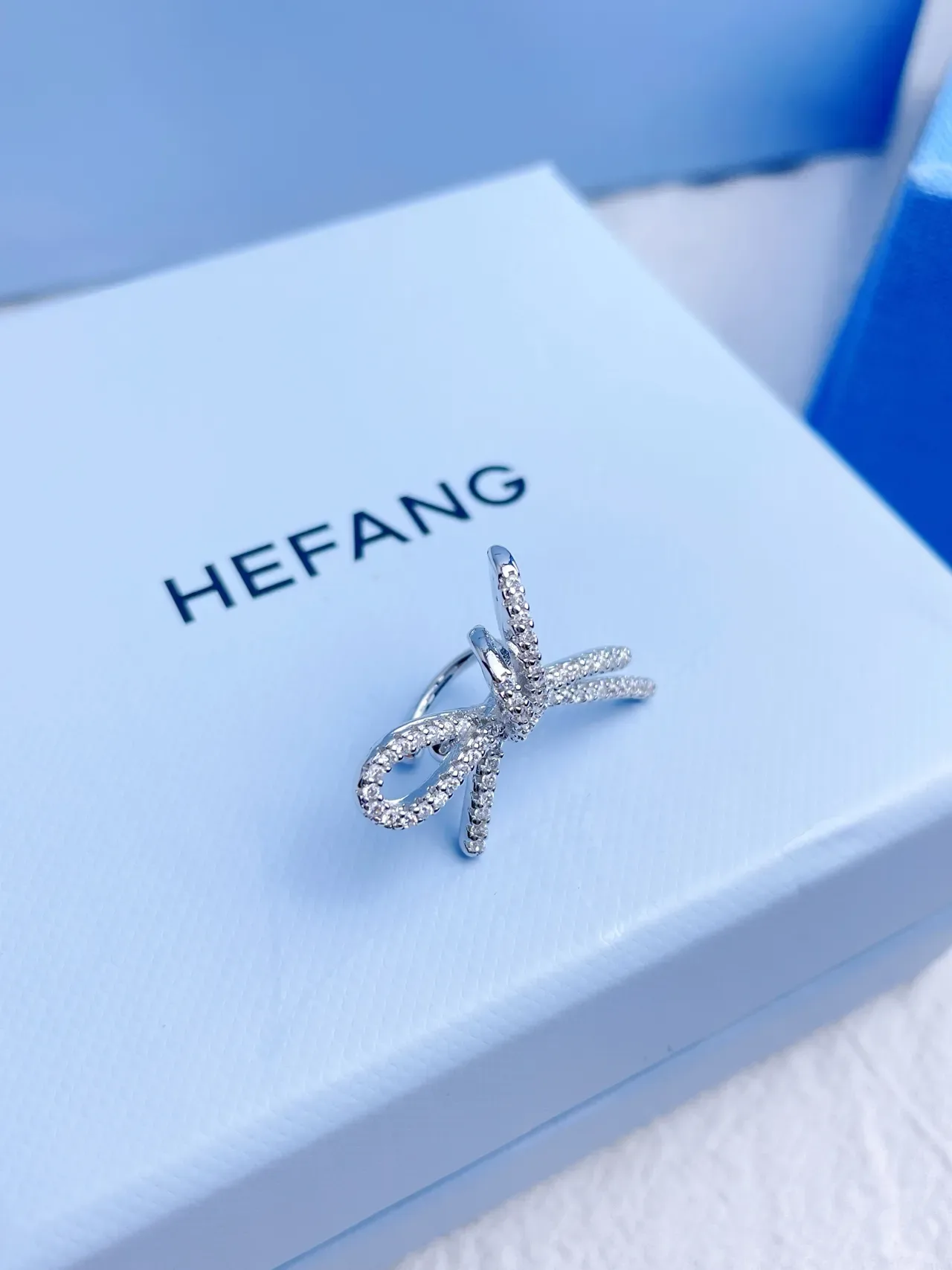 HEFANG Bow Pavé-Crystal Silver-Tone Earring 7