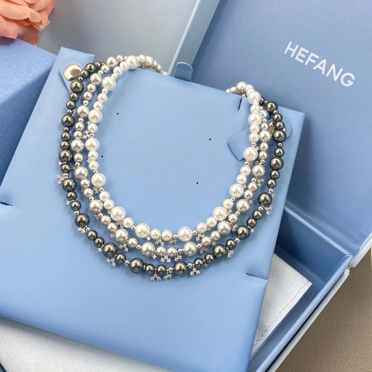 HEFANG Pearl and Crystal Accent Necklace 3