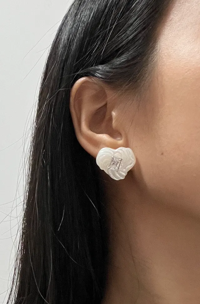HEFANG White Silver Sculpted Shell Swirl Iridescent Earrings 2