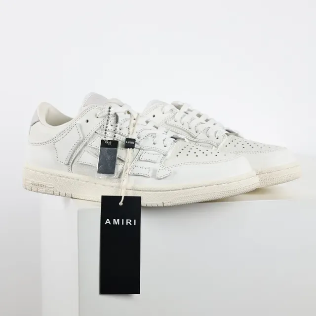 Monochromatic White Low-Top Perforated Lace-Up Lifestyle Sneakers 3