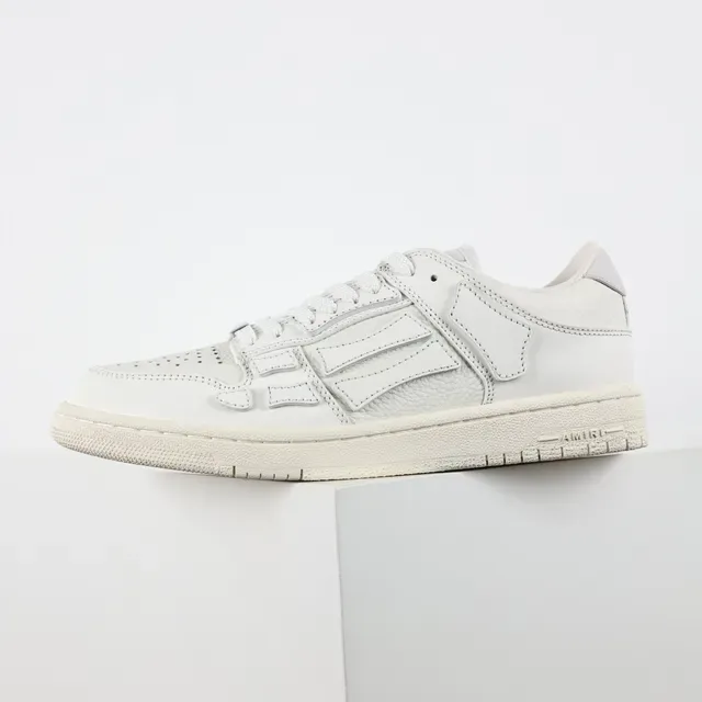 Monochromatic White Low-Top Perforated Lace-Up Lifestyle Sneakers 9