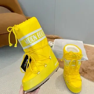 Moon Boot 经典黄色保暖雪靴