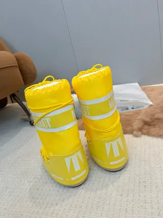 Moon Boot Classic Yellow Insulated Snow Boots 7