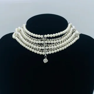 Colar choker de pérolas e rhinestone de múltiplas camadas
