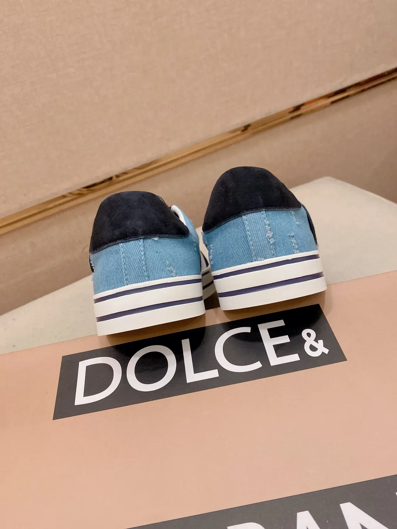 Multicolor Panelled Low-Top Lifestyle Sneaker 3