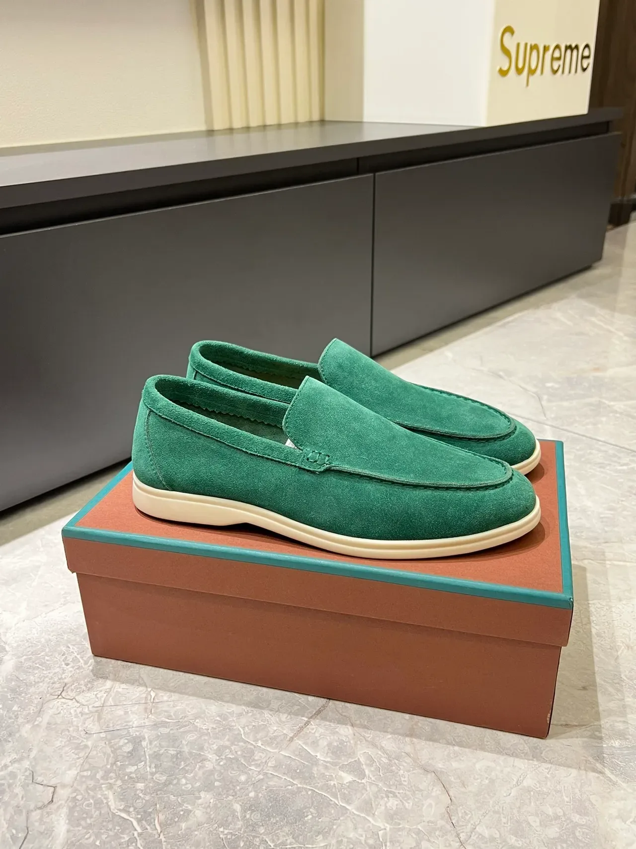 Multicolor Suede Upper Moc-Toe Stitching Loafer 24