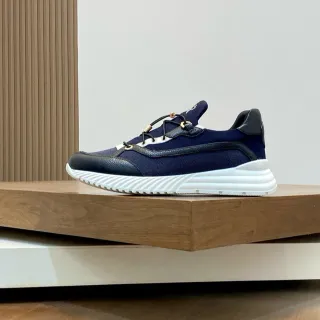 أحذية رياضية بحرية أسود بدون لاس slip-on منحوت أبيض سميك