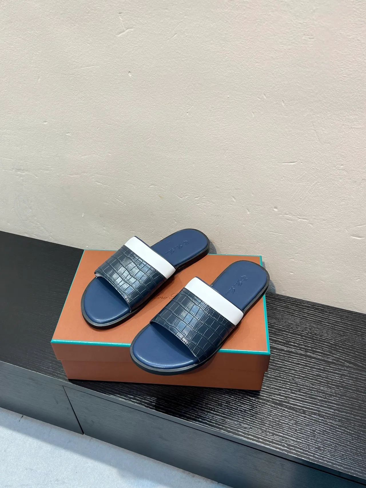 Navy White Croc-Embossed Strap Contrast Stripe Slippers 3