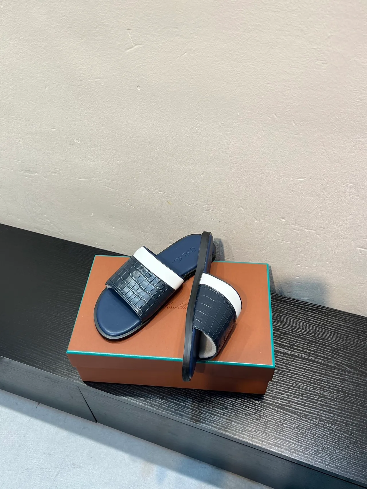 Navy White Croc-Embossed Strap Contrast Stripe Slippers 4