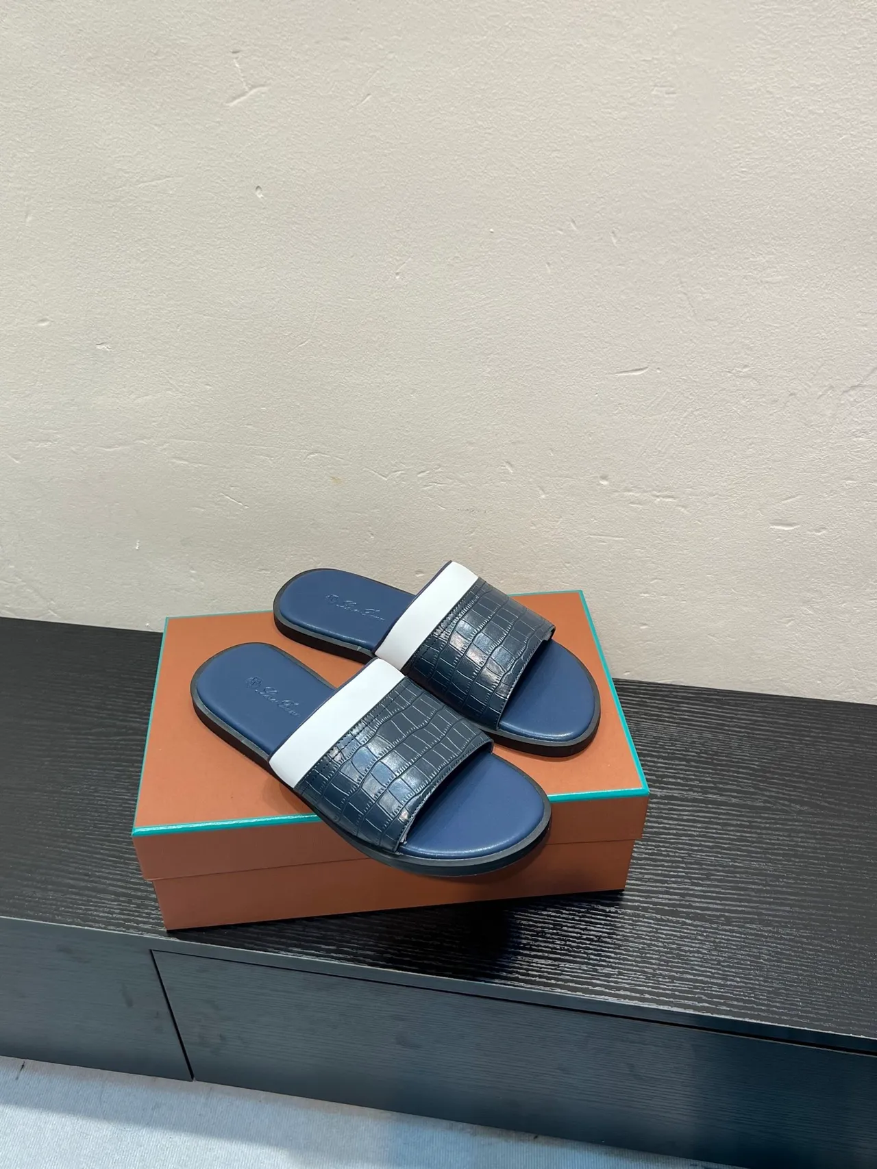Navy White Croc-Embossed Strap Contrast Stripe Slippers 5