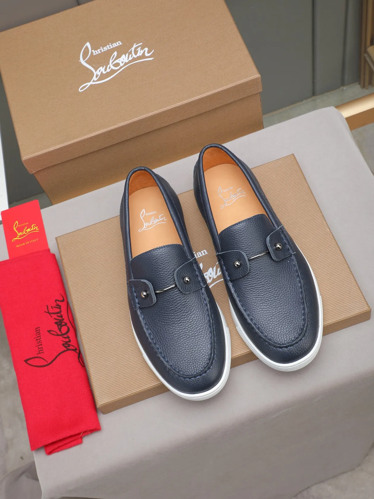 Navy White Pebbled Leather Moc-Toe Stitching Loafer 2