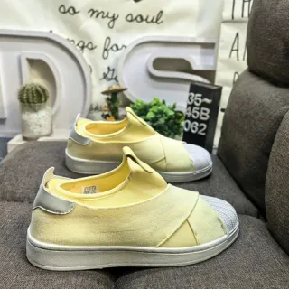 Tênis lifestyle amarelo pálido e cinza, slip-on