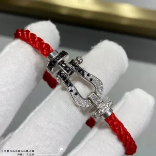 Pavé Piedras negras y blancas Hebilla en forma de herradura Cordón rojo Pulsera