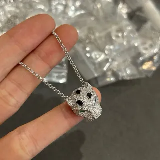 Collier avec pendentif tête de panthère pavé de cristaux