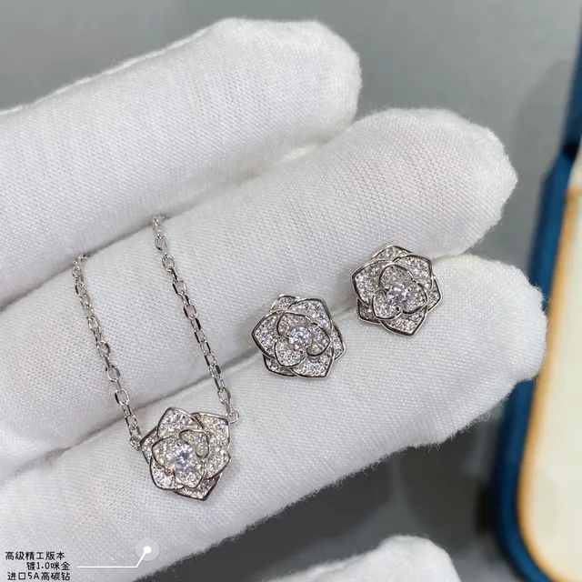 Piaget Rose Floral Pavé Diamond Necklace 8