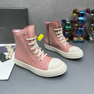 Tênis lifestyle rosa e creme com zíper e bico alto