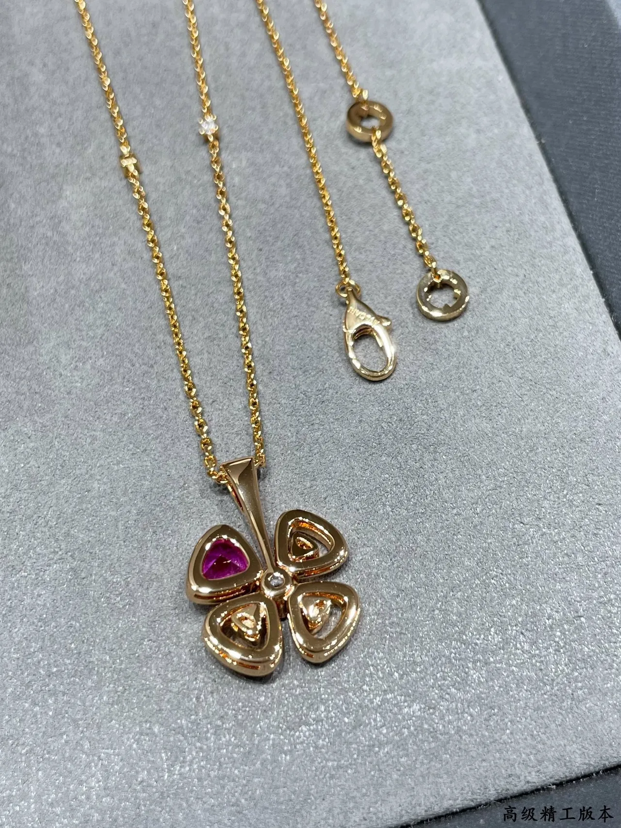 Pink Gold Clover-Shaped Pendant Rose Setting Necklace 2