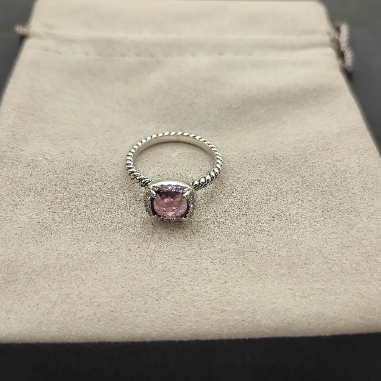 خاتم فضي وردي Cushion-Cut حجر وسطي Pavé Halo 6