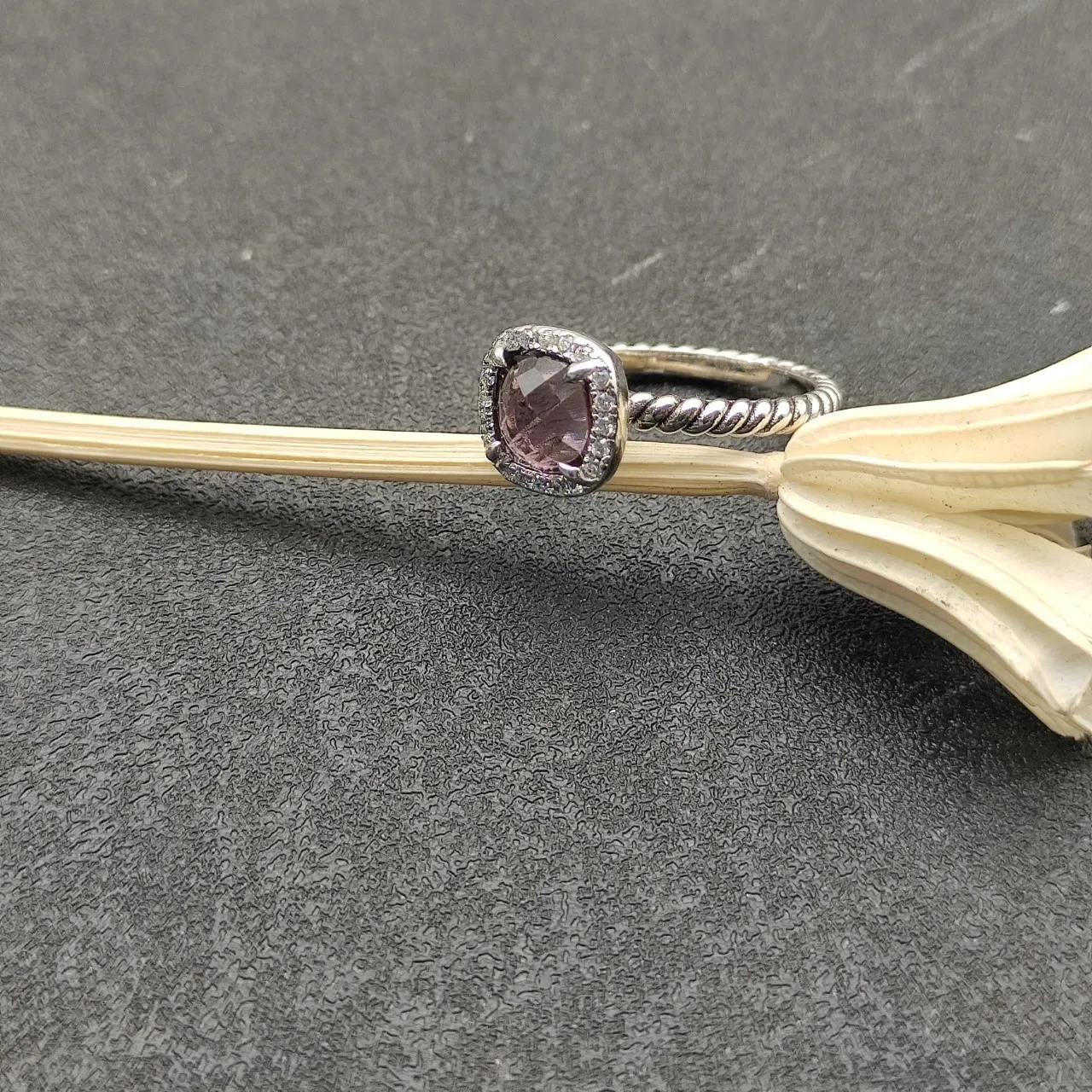 خاتم فضي وردي Cushion-Cut حجر وسطي Pavé Halo 8