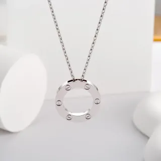 Collier avec pendentif circulaire en argent poli avec accent de vis