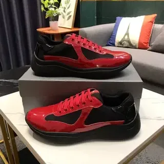 Tênis lifestyle de couro patentado vermelho e preto com malha