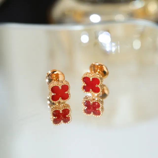 Red Clover Motif Gold-Tone Stud Earrings 7
