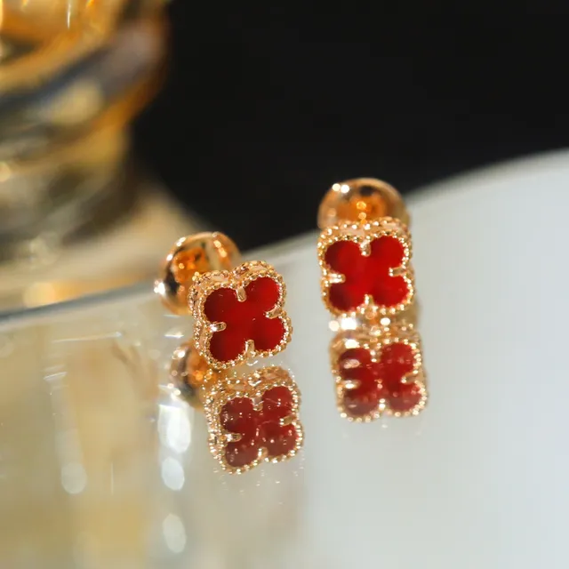 Red Clover Motif Gold-Tone Stud Earrings 9