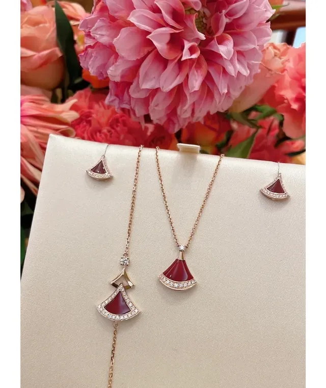 Red Gold Fan-Shaped Motif Pavé Diamond Accents Necklace 4