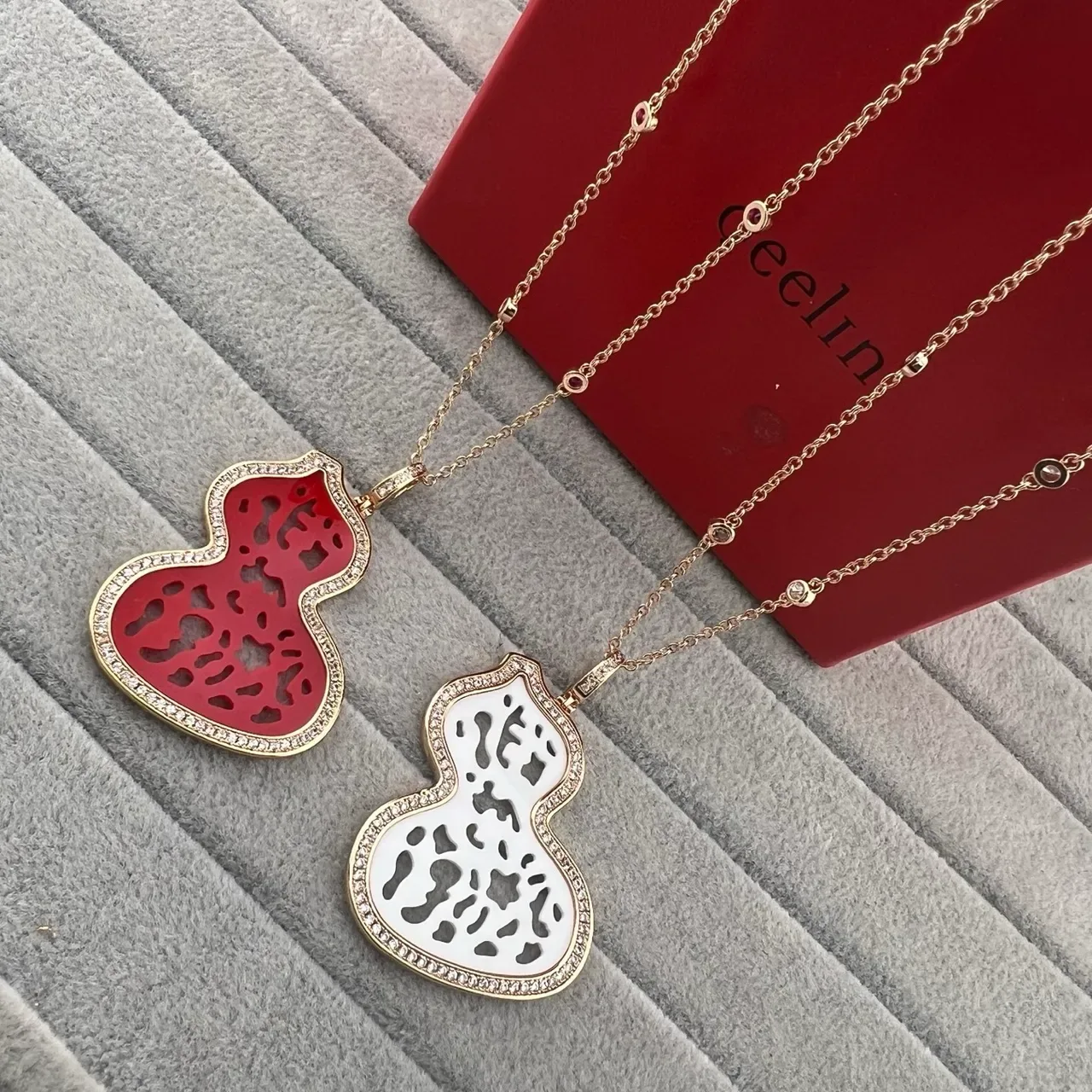 Red White Gourd-Shaped Enamel Inlay Necklace 7